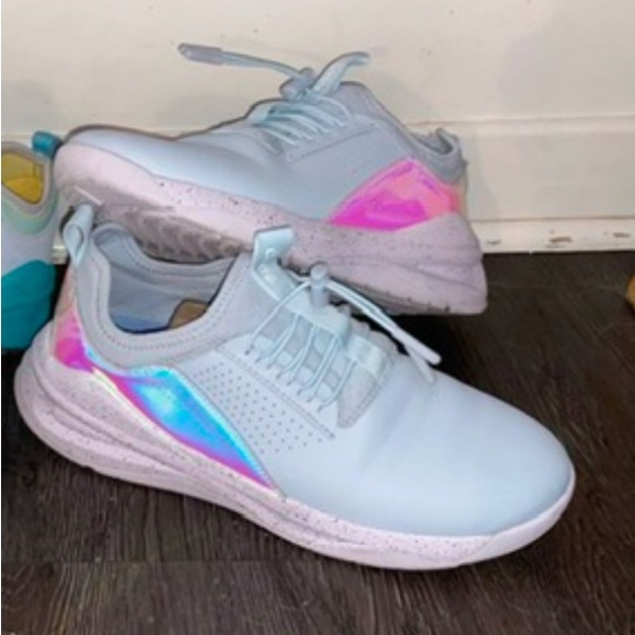 Limited Edition Clove holographic nursing shoe - Picture 3 of 3